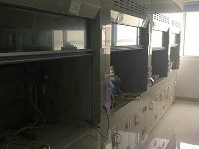 全鋼實(shí)驗臺為何這么普及